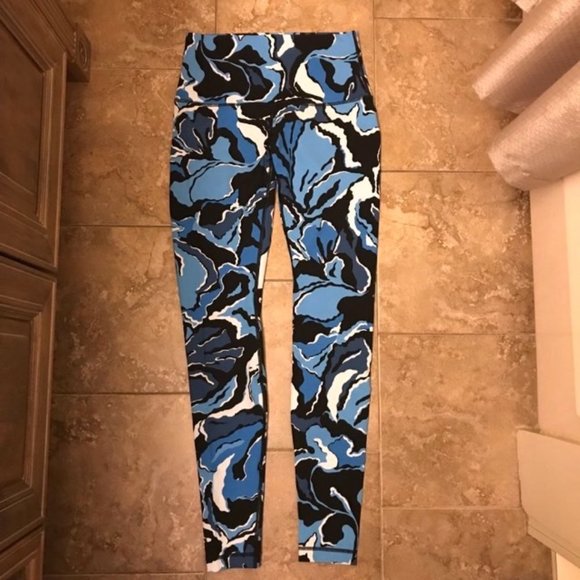 💙🖤Lululemon Multi Coloured tights Blue White Black - Picture 8 of 8